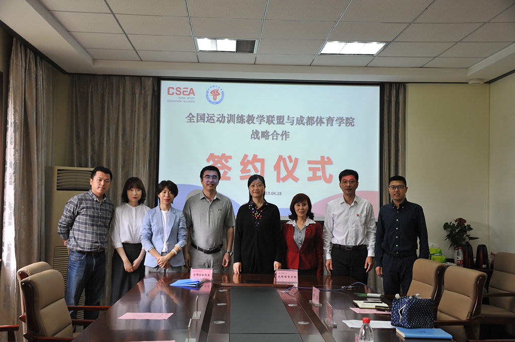 成都体育学院继续教育学院院长王纯告诉记者,"落实《青少年体育活动
