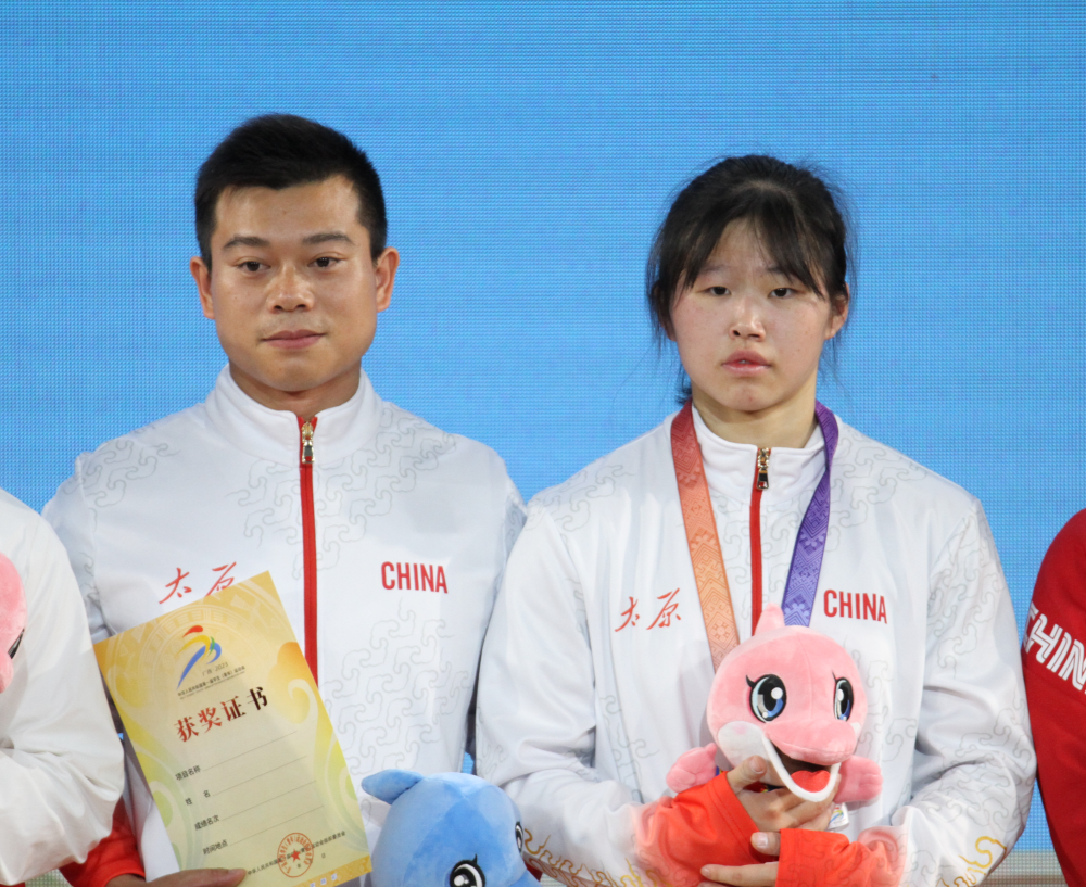 李霜.png